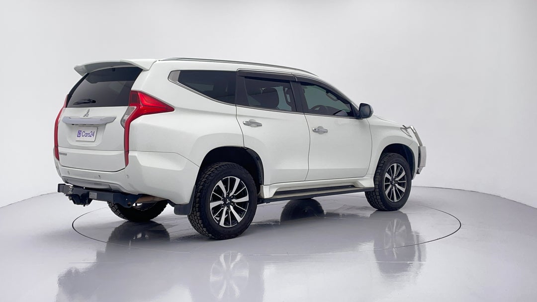 Right Back Diagonal (45- Degree) View