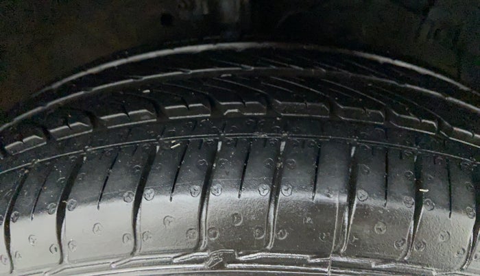 2015 Maruti Ertiga ZDI, Diesel, Manual, 55,234 km, Right Front Tyre Tread