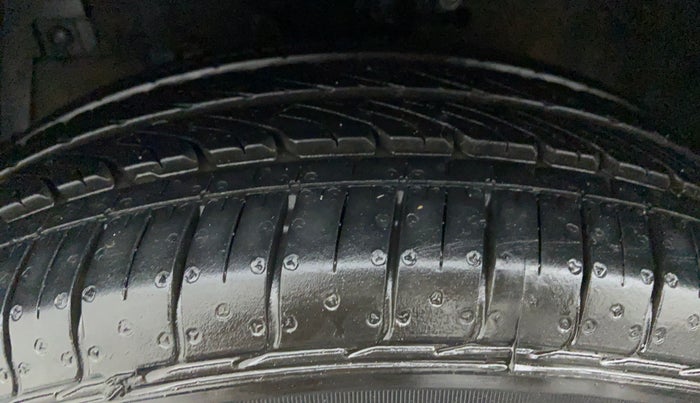 2015 Maruti Ertiga ZDI, Diesel, Manual, 55,234 km, Left Front Tyre Tread