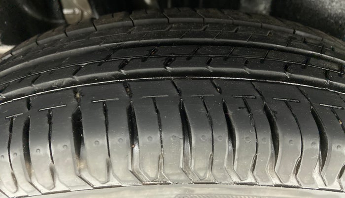 2019 Maruti Swift LXI D, Petrol, Manual, 14,833 km, Right Rear Tyre Tread