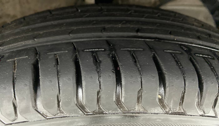 2019 Maruti Swift LXI D, Petrol, Manual, 14,833 km, Right Front Tyre Tread