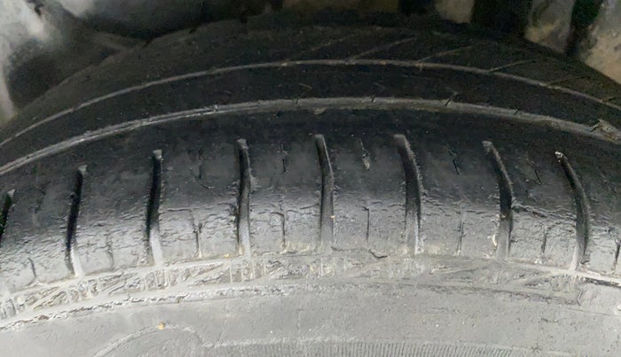 2013 Maruti Swift Dzire VXI, Petrol, Manual, 66,762 km, Left Rear Tyre Tread
