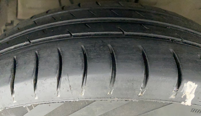 2013 Maruti Swift Dzire VXI, Petrol, Manual, 66,762 km, Left Front Tyre Tread