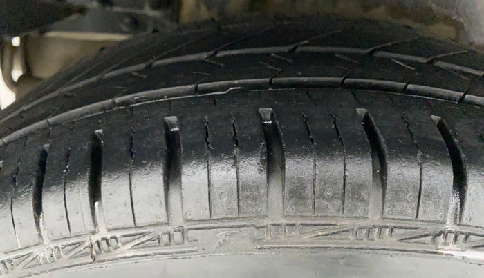 2013 Maruti Swift Dzire VXI, Petrol, Manual, 66,762 km, Right Rear Tyre Tread