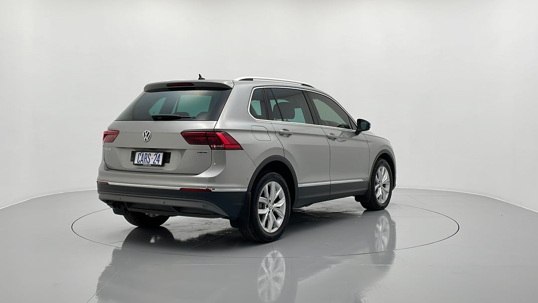 Right Back Diagonal (45- Degree) View