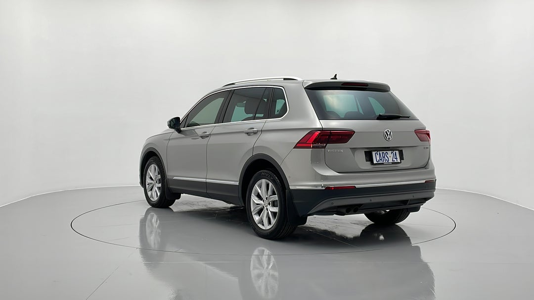 Left Back Diagonal (45- Degree) View