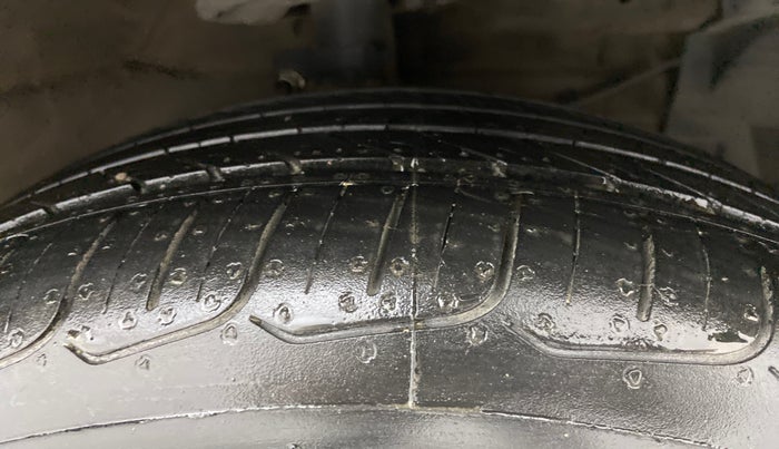 2017 Maruti Ciaz ALPHA 1.4 PETROL, Petrol, Manual, 34,522 km, Right Front Tyre Tread