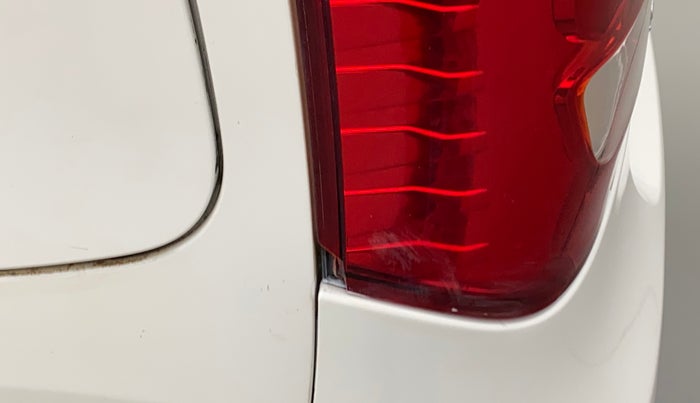 2017 Maruti Wagon R 1.0 VXI, Petrol, Manual, 85,474 km, Left tail light - Minor damage