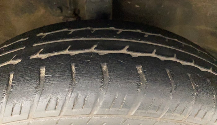 2017 Maruti Wagon R 1.0 VXI, Petrol, Manual, 85,474 km, Right Front Tyre Tread