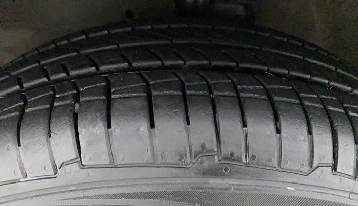 2015 Maruti Celerio VXI d, Petrol, Manual, 50,368 km, Left Front Tyre Tread