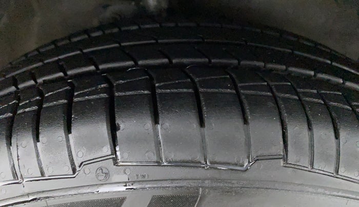 2015 Maruti Celerio VXI d, Petrol, Manual, 50,368 km, Right Front Tyre Tread