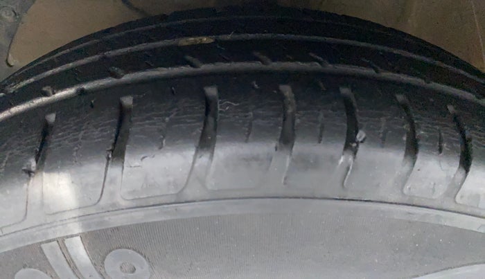 2018 Maruti Swift VXI AMT D, Petrol, Automatic, 26,226 km, Left Front Tyre Tread