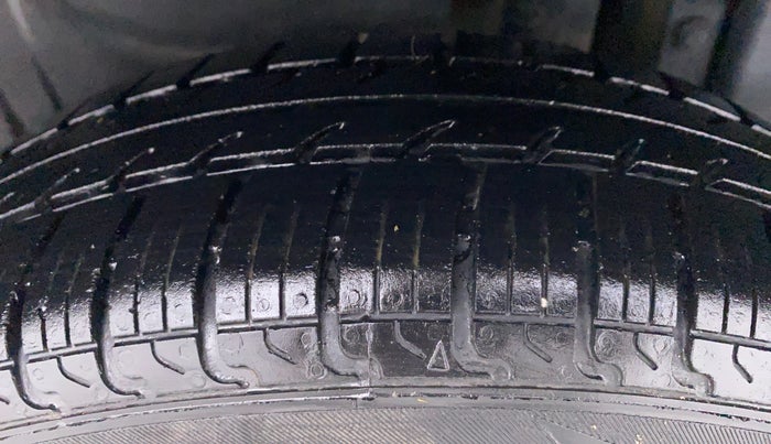 2014 Maruti Swift Dzire VXI, Petrol, Manual, 72,944 km, Left Rear Tyre Tread