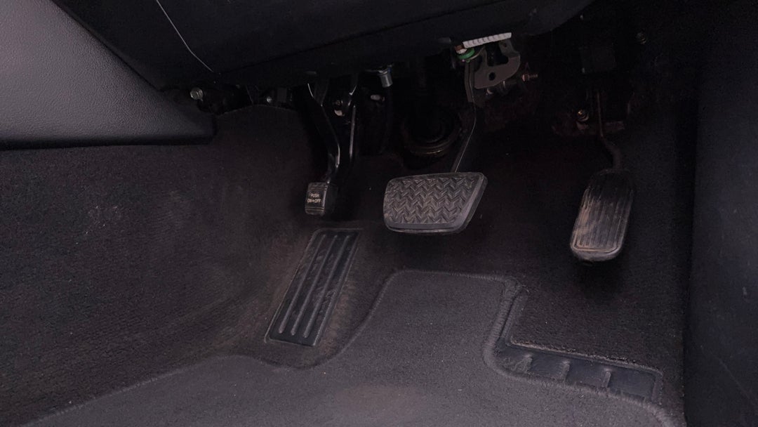 2013 Toyota Camry Altise, Automatic, 125483 km, Pedals and Footmat