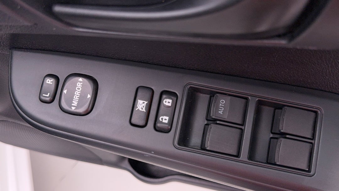 2013 Toyota Camry Altise, Automatic, 125483 km, Drivers Side Door Panel Controls