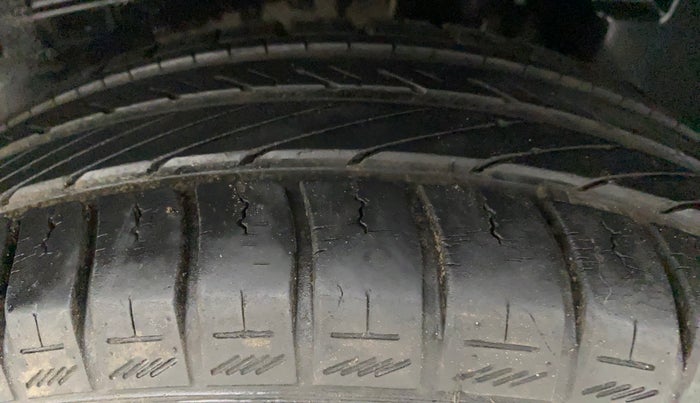 2013 Toyota Etios Liva G, Petrol, Manual, 16,850 km, Left Rear Tyre Tread