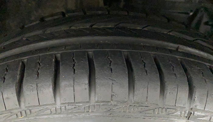 2013 Toyota Etios Liva G, Petrol, Manual, 16,850 km, Right Front Tyre Tread