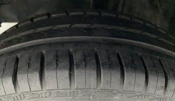 2013 Toyota Etios Liva G, Petrol, Manual, 16,850 km, Left Front Tyre Tread