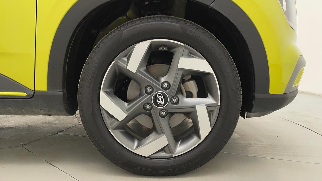 2020 Hyundai Venue Elite (black Interior), Automatic, 80103 km, Right Front Wheel