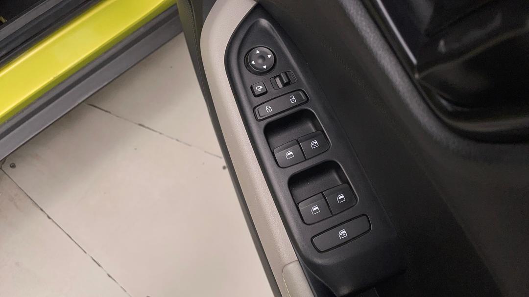 2020 Hyundai Venue Elite (black Interior), Automatic, 80103 km, Drivers Side Door Panel Controls