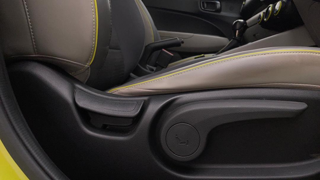 2020 Hyundai Venue Elite (black Interior), Automatic, 80103 km, Drivers Side Adjustment Panel