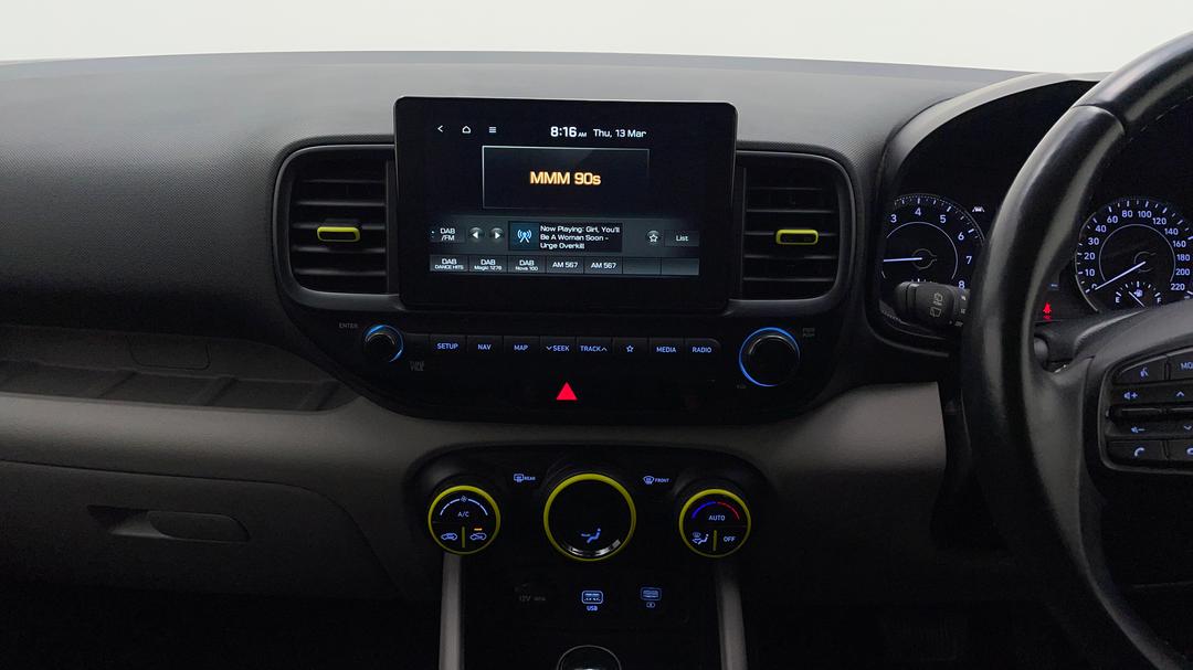 2020 Hyundai Venue Elite (black Interior), Automatic, 80103 km, Center Console