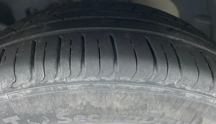 2015 Ford Ecosport 1.5 TITANIUMTDCI OPT, Diesel, Manual, 97,827 km, Left Front Tyre Tread