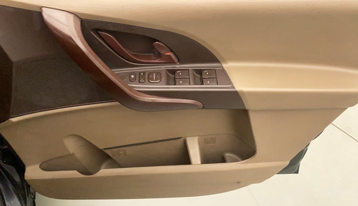 2014 Mahindra XUV500 W4, Diesel, Manual, 60,194 km, Driver Side Door Panels Control