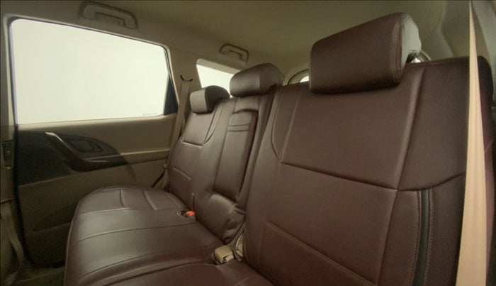 2014 Mahindra XUV500 W4, Diesel, Manual, 60,194 km, Right Side Rear Door Cabin