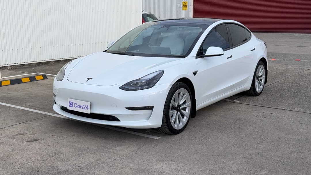 2023 Tesla Model 3 Long Range, Automatic, 16849 km, Left Front Diagonal (45- Degree) View