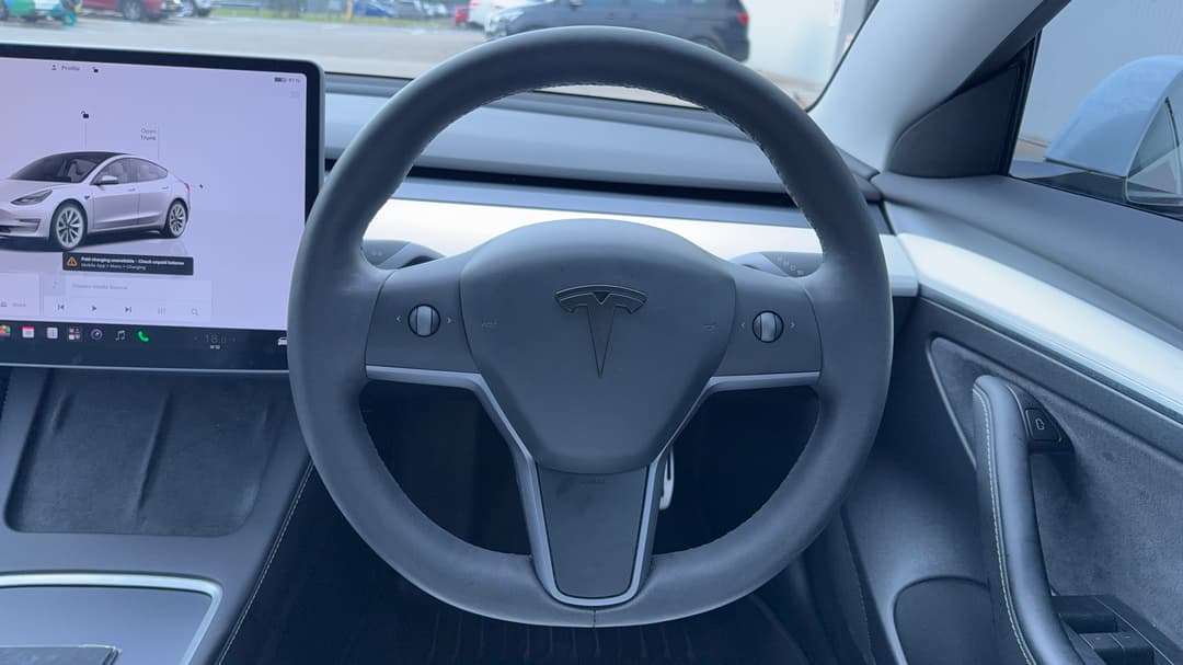 2023 Tesla Model 3 Long Range, Automatic, 16849 km, Steering Wheel Close-up