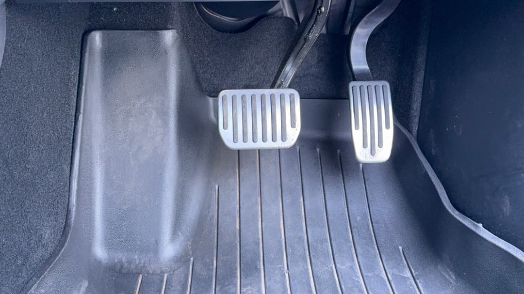 2023 Tesla Model 3 Long Range, Automatic, 16849 km, Pedals and Footmat