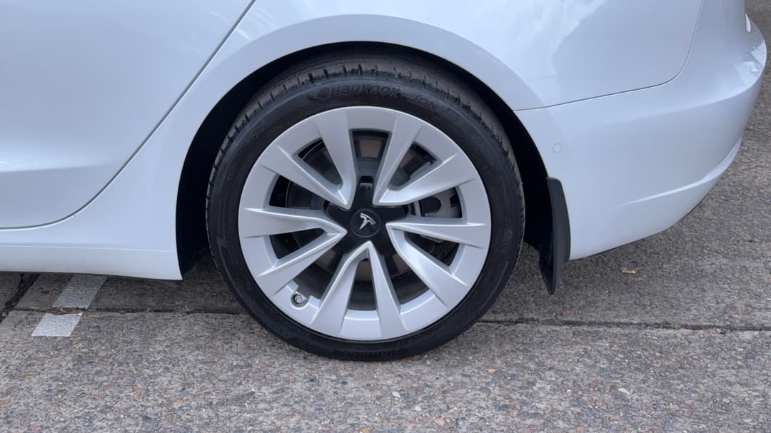 2023 Tesla Model 3 Long Range, Automatic, 16849 km, Left Rear Wheel