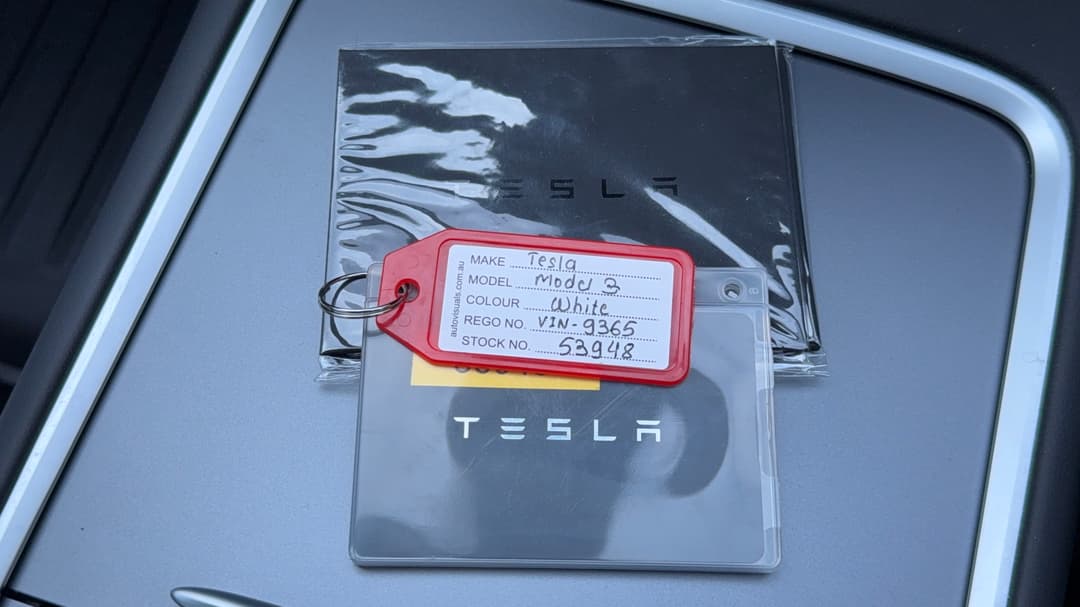 2023 Tesla Model 3 Long Range, Automatic, 16849 km, Key Close-up