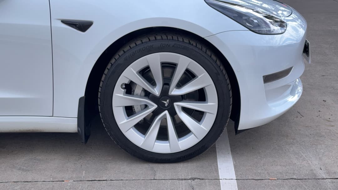 2023 Tesla Model 3 Long Range, Automatic, 16849 km, Right Front Wheel