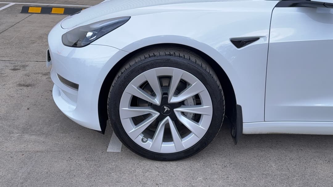 2023 Tesla Model 3 Long Range, Automatic, 16849 km, Left Front Wheel