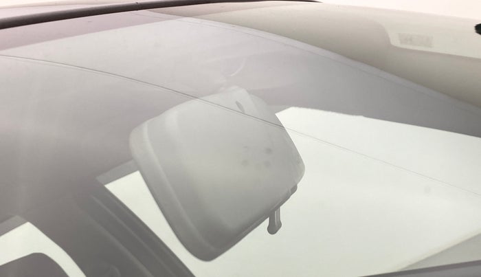 2013 Maruti Swift VDI, Diesel, Manual, 96,954 km, Front windshield - Minor spot on windshield