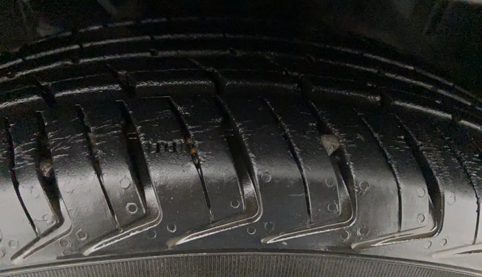 2017 Datsun Go T (O), Petrol, Manual, 12,480 km, Right Front Tyre Tread
