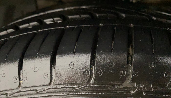 2018 Maruti Ciaz ZETA DIESEL 1.3, Diesel, Manual, 93,809 km, Left Front Tyre Tread