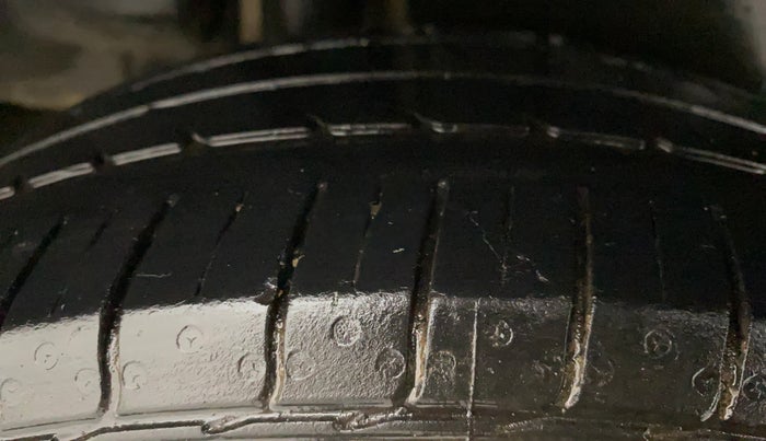 2018 Maruti Ciaz ZETA DIESEL 1.3, Diesel, Manual, 93,809 km, Right Rear Tyre Tread