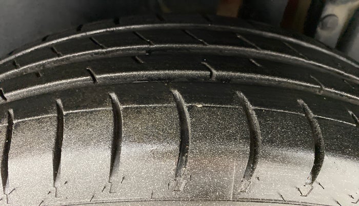 2015 Maruti Swift VDI ABS, Diesel, Manual, 93,000 km, Left Rear Tyre Tread