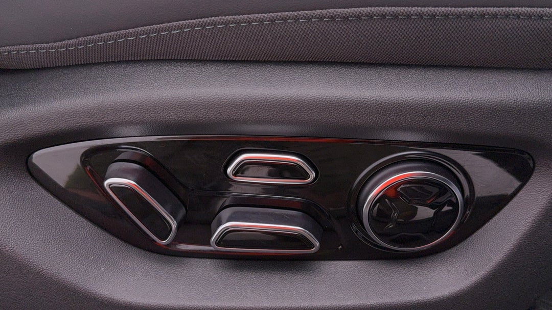 2025 Byd Sealion 7 Premium, Automatic, 7007 km, Drivers Side Adjustment Panel