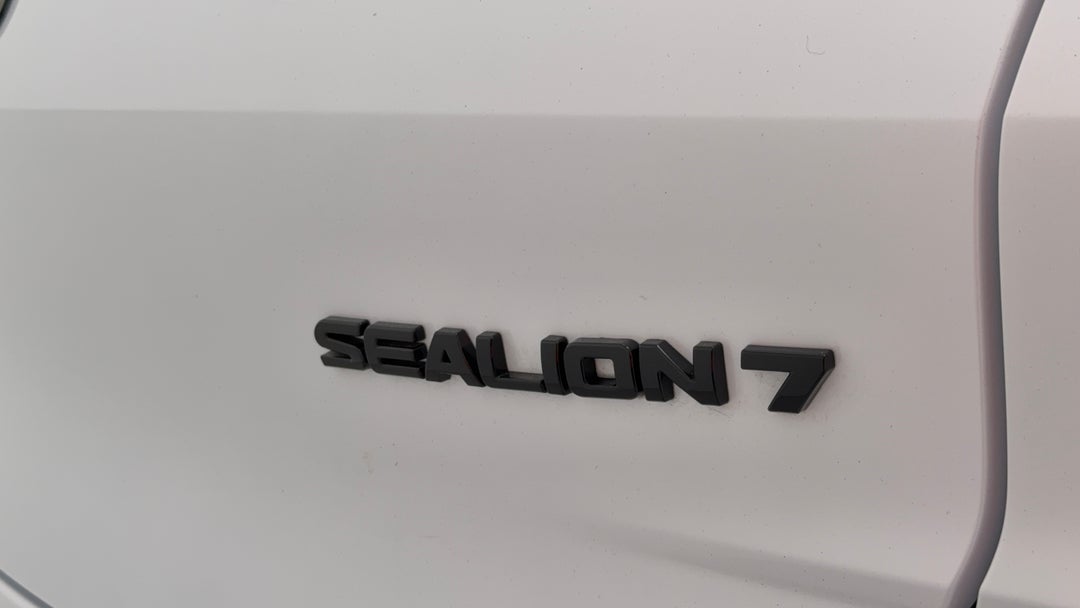 2025 Byd Sealion 7 Premium, Automatic, 7007 km, Badge (Boot Right Side)