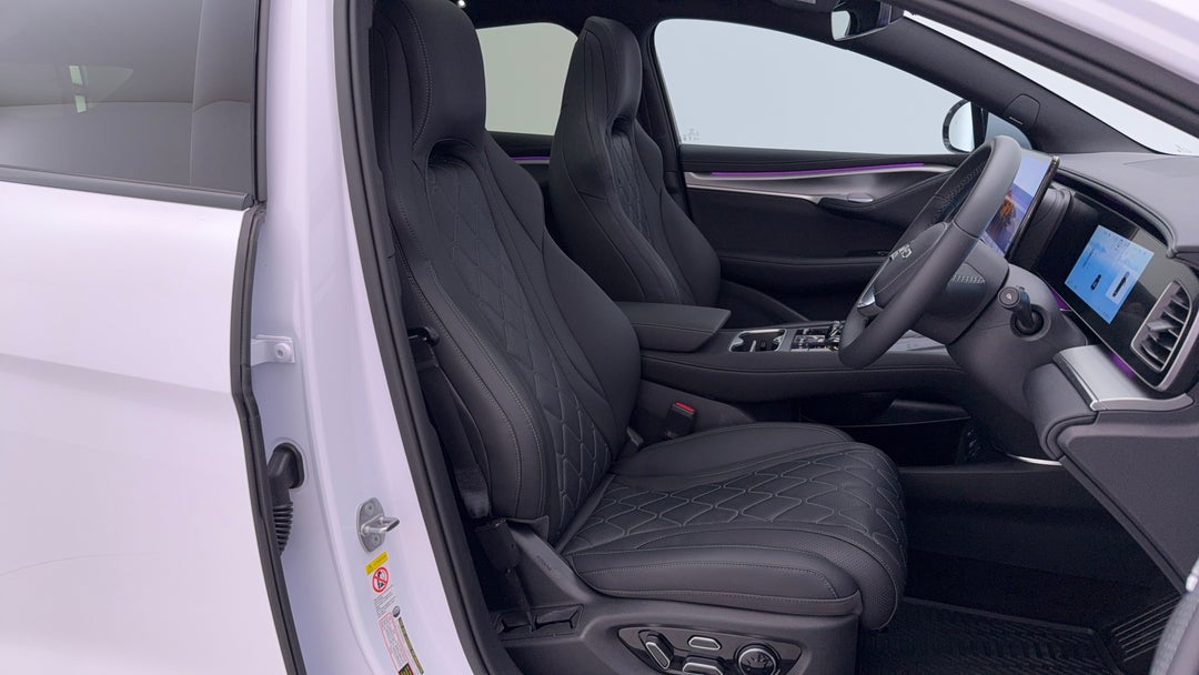 2025 Byd Sealion 7 Premium, Automatic, 7007 km, Right Side Front Door Cabin View