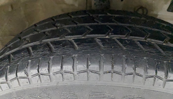2016 Maruti Swift Dzire VXI, Petrol, Manual, 35,980 km, Right Front Tyre Tread