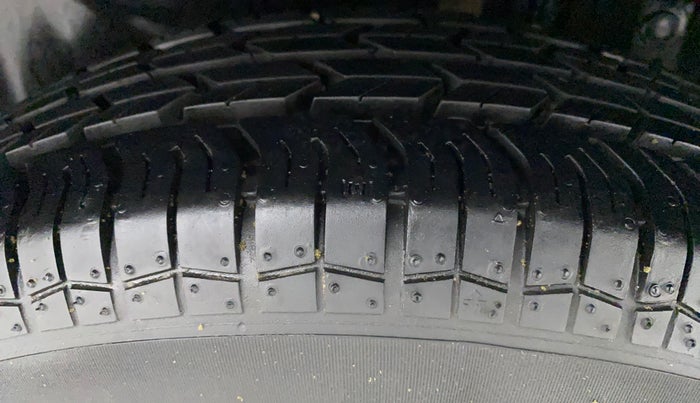 2016 Maruti Swift Dzire VXI, Petrol, Manual, 35,980 km, Left Rear Tyre Tread