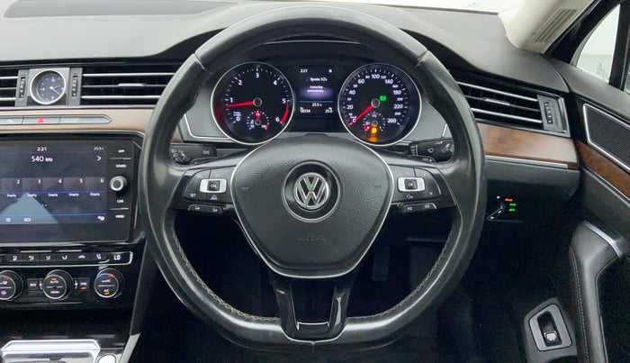 2018 Volkswagen Passat HIGHLINE DSG, Diesel, Automatic, 58,375 km, Steering Wheel Close Up