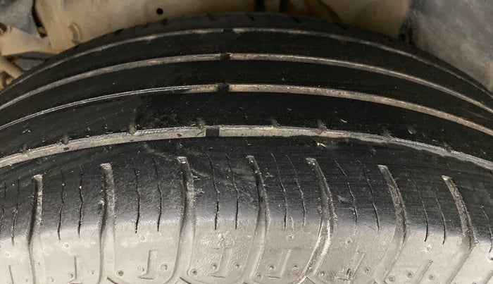 2018 Mahindra XUV500 W9, Diesel, Manual, 42,618 km, Right Rear Tyre Tread