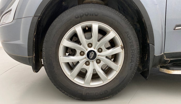 2018 Mahindra XUV500 W9, Diesel, Manual, 42,618 km, Left Front Wheel