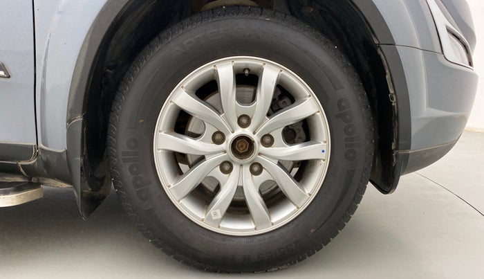 2018 Mahindra XUV500 W9, Diesel, Manual, 42,618 km, Right Front Wheel